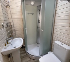 Коттедж с красивым видом из окна в Baza les