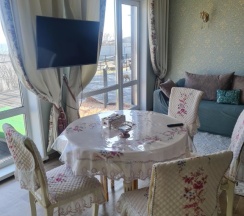 Вилла с балконом и с красивым видом из окна в Гостевой дом