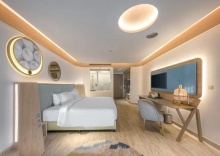 Двухместный номер Premier с балконом двуспальная кровать в Andaman Embrace Patong