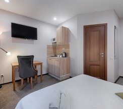 Улучшенный с двухспальной кроватью в Myhotel24 kristalin