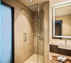 Двухместный номер Superior с видом на город двуспальная кровать в Отель Courtyard by Marriott Baku