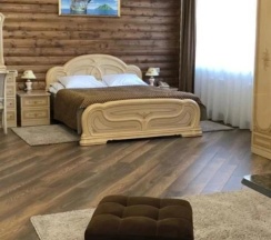 Номер-студия на берегу реки с балконом и с видом на горы в Энергетик