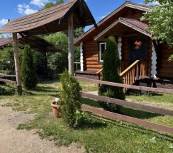 Коттедж с 2 комнатами с красивым видом из окна в Русская усадьба
