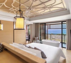 Люкс Avista с 2 комнатами с балконом и с видом на море в Avista Grande Phuket Karon - MGallery