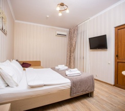 Комфорт двухкомнатный с гардеробной и балконом до 5 гостей в Джульетта