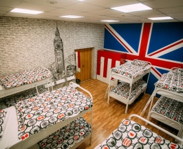 Кровать в 10-местном общем женском номере в Sky Hostel