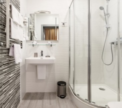 Улучшенный номер с кроватью «Queen-size» в Parallel Congress by Stellar Hotels Krasnodar