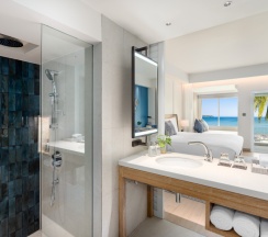 Двухместный номер с балконом и oceanfront двуспальная кровать в Отель SAii Laguna Phuket