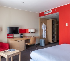 Стандарт с большой кроватью с видом на город в Cosmos Astrakhan Hotel