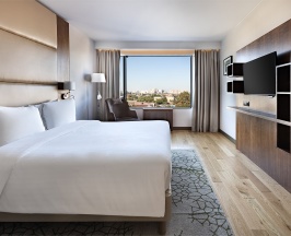 Стандартный номер Делюкс с двуспальной кроватью с видом на город в Krasnodar Marriott Hotel