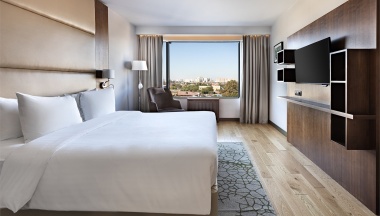 Стандартный номер Делюкс с двуспальной кроватью с видом на город в Krasnodar Marriott Hotel