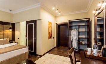 Трёхместный полулюкс в Ambassador hotel Almaty