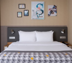 Стандарт 1 кровать queen size с душем в Holiday Inn Perm
