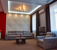 Студия в Семь королей