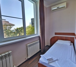 Трёхместный номер с видом на море и дендрарий в Delsochi