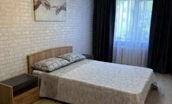 Двухместные апартаменты с 2 комнатами с балконом и с видом на город (двуспальная кровать) в Квартира Двухкомнатная в Центре Города