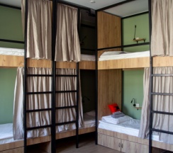 Место в мужской 8 местной комнате в Heritage