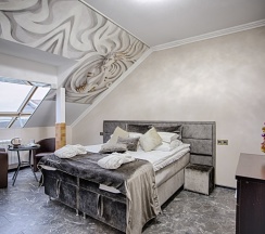 Двухместный 34S номер Deluxe с сауной Мансарда с видом на море двуспальная кровать в Exclusive Hotel&Apartments