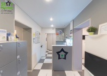 Спальное место в комнате для мужчин в Star home