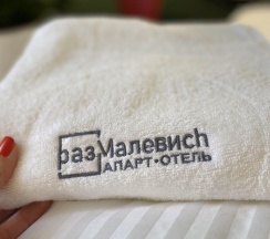 Номер улучшенный с 1 двуспальной кроватью №303 в Размалевиch