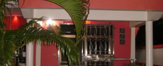 Студия с балконом и с красивым видом из окна в Chez Charly Bungalow