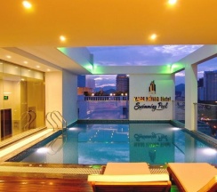 Двухместный номер Deluxe двуспальная кровать в Nam Hung Hotel