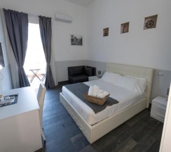 Двухместный номер Superior с балконом двуспальная кровать в Arch Rome Suites
