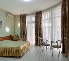 Двухместные апартаменты с 1 комнатой с балконом (двуспальная кровать) в Holiday