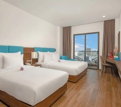 Трёхместный номер Deluxe с балконом и с видом на город в Gold Plaza Hotel Da Nang