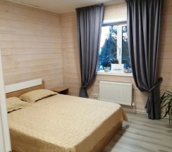 Шестиместный коттедж с 3 комнатами с красивым видом из окна в У Любы