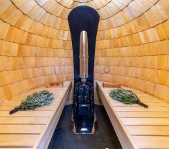 Коттедж с одной спальней, купелью и баней в Black Village Family