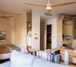 Двухместный люкс с балконом (двуспальная кровать) в MOB Hotel Cannes