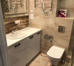 Улучшенные апартаменты с гостиной и спальней в Sibgat Apartments