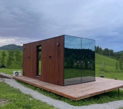 Дом с террасой в Зеркальный дом в горах