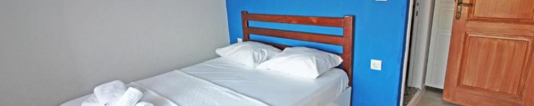 Двухместный номер Deluxe с балконом и с видом на море двуспальная кровать в Eflatun Konukevi Bozcaada