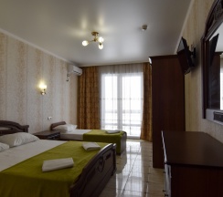 Трёхместный номер Comfort с балконом в Милена
