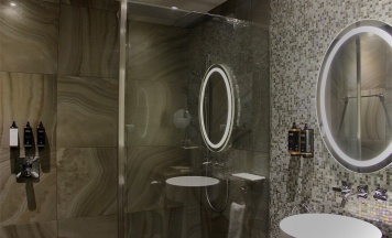 Номер Privilege с двуспальной кроватью в Mercure Москва Бауманская
