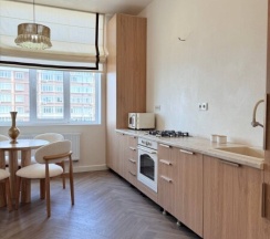 Просторная студия 43 м² с этническими акцентами и видом на море. в Как Дома 05