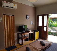Двухместный номер Standard с балконом двуспальная кровать в Slow Life Sabaidee Pai Bed & Breakfast