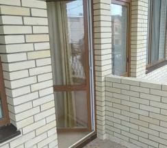 Четырёхместный номер Standard с балконом и с красивым видом из окна в Тихий домик