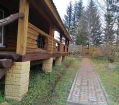 Семейный коттедж с балконом в Капитан