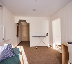 Двухкомнатный двухместный номер для гостей с ограниченными возможностями в Дружба