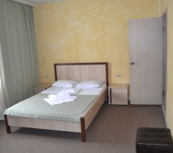 Двухкомнатный с ванной комнатой в Стандарт