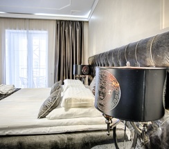 Двухместный номер Superior с балконом и с видом на море двуспальная кровать в Exclusive Hotel&Apartments