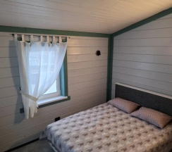 Коттедж с 2 комнатами с балконом в Фортуна