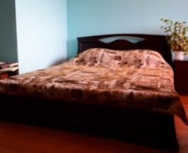 Трехместный однокомнатный номер с балконом вид на сад в Чайка