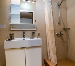 303 - Четырехместный мансардный номер с боковым видом на море в Азов Инн