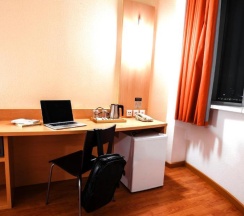 Двухместный номер Premium с видом на город 2 отдельные кровати в Отель Ibis Астана