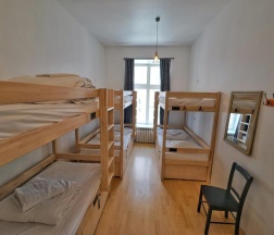 Кровать в общем номере (женский номер) в The Monks Bunk Hostel & Bar