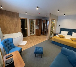 Комфортабельный Люкс с джакузи и сауной в Loft Boutique Hotel